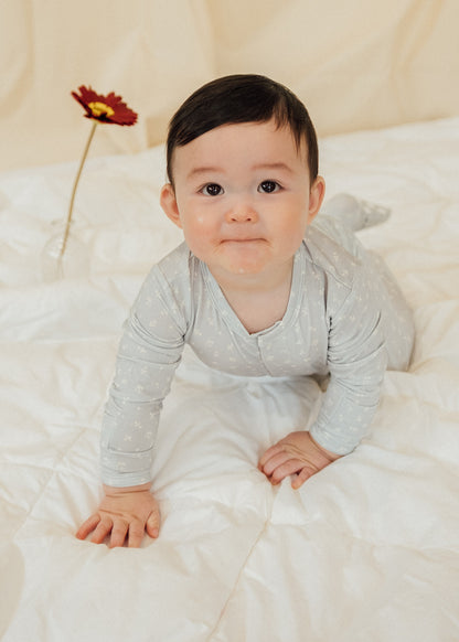 Magnetic Baby Sleepsuit - Still in Bloom Bublotte